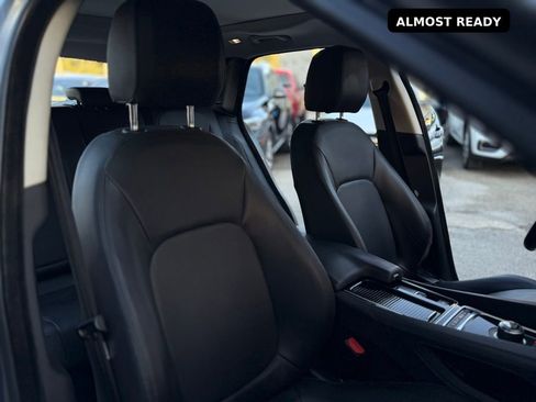 Used 2018 Jaguar F-PACE Premium image 30