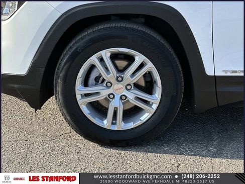 Used 2024 GMC Terrain SLE FWD image 10