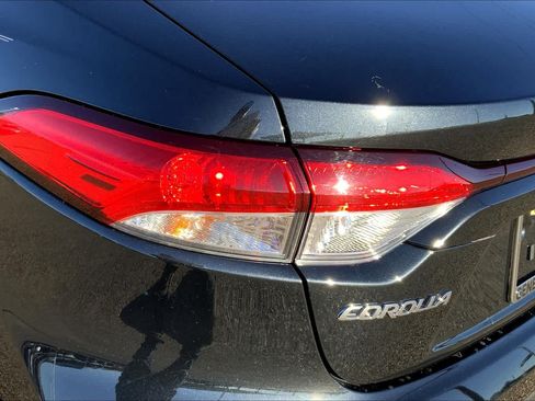 Used 2021 Toyota Corolla LE FWD image 29