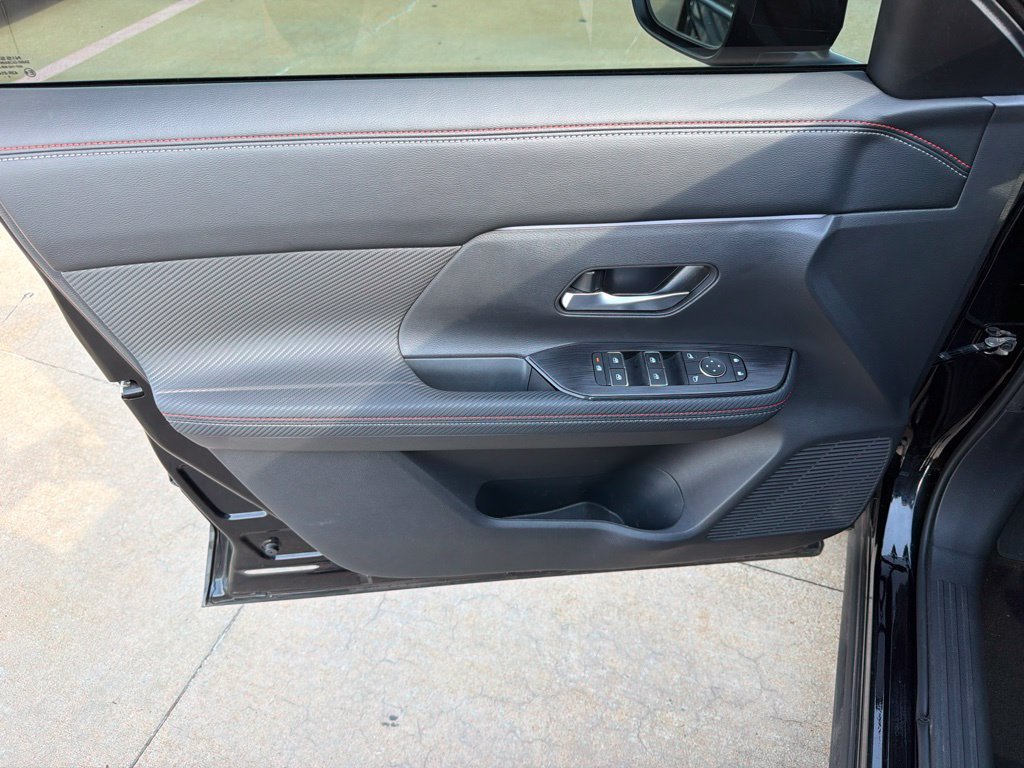 Used 2025 Nissan Kicks SR AWD/4WD image 13