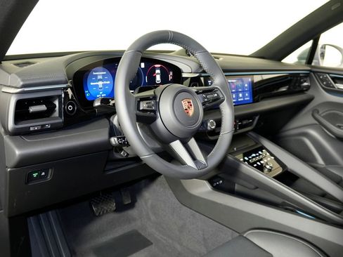 New 2026 Porsche Macan 4 Electric AWD/4WD image 4