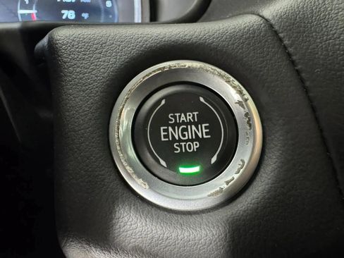 Used 2023 GMC Yukon XL SLT AWD/4WD image 17