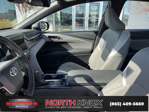 Used 2025 Toyota Camry LE image 3