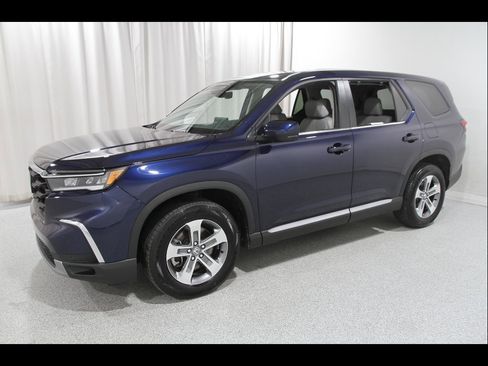 Certified 2025 Honda Pilot TrailSport image 3