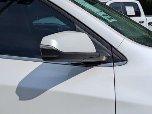 Certified 2022 Chevrolet Equinox Premier FWD image 11