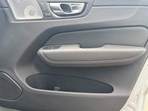 New 2026 Volvo XC60 B5 Ultra image 17