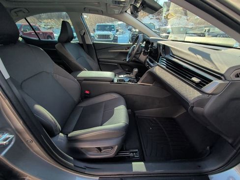 Used 2025 Toyota Camry XLE image 16