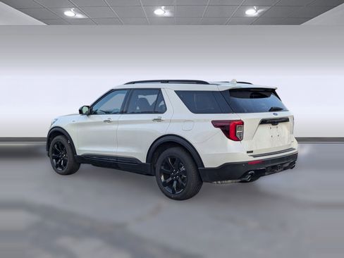 Used 2024 Ford Explorer ST-Line w/ Class IV Trailer Tow Package image 3