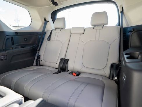 Used 2025 Honda Pilot EX-L image 33