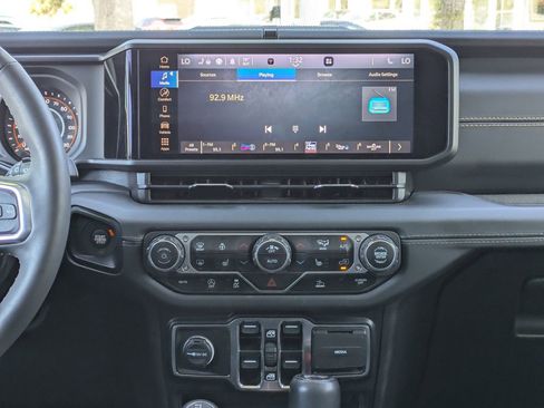 Used 2024 Jeep Wrangler Sahara image 22