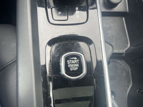 Used 2024 Volvo XC60 B5 Plus image 15