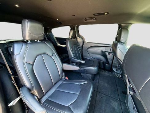 Used 2025 Chrysler Pacifica Select FWD image 26