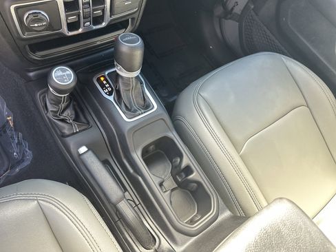 Used 2020 Jeep Gladiator Overland w/ Trailer Tow Package image 33