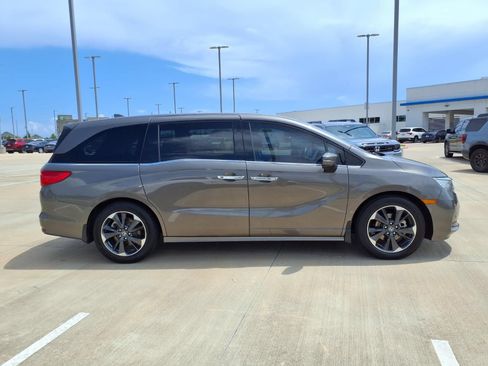 Used 2022 Honda Odyssey Elite image 8