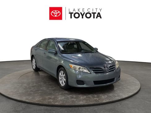 Used 2010 Toyota Camry LE FWD image 13