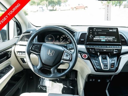 Used 2025 Honda Odyssey Touring image 12