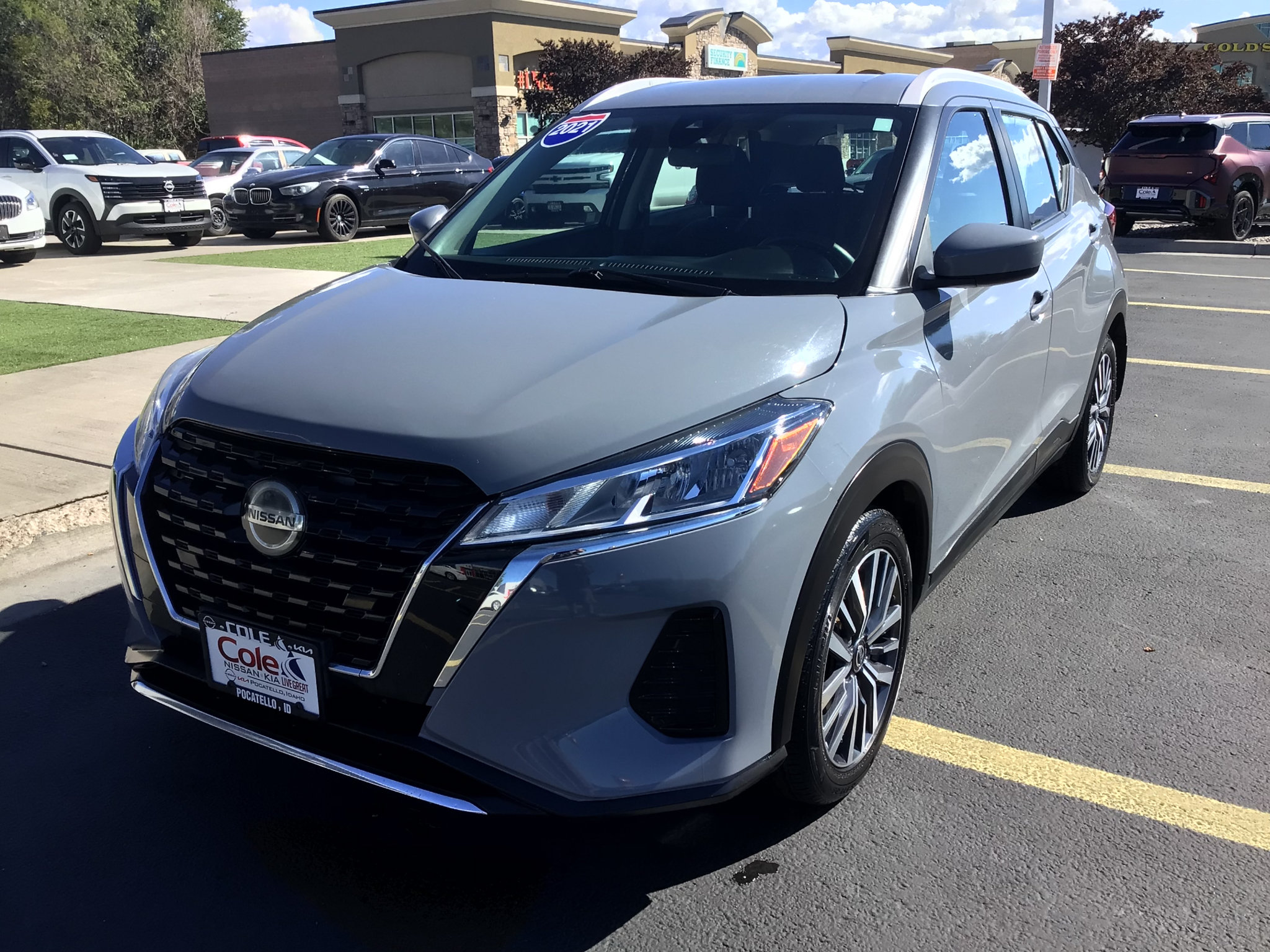 Used 2021 Nissan Kicks SV FWD image 2
