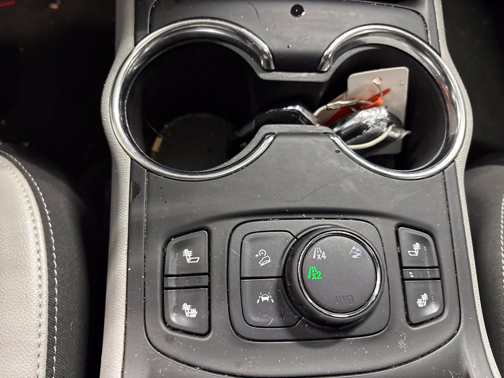 Used 2024 GMC Terrain SLT AWD/4WD image 17