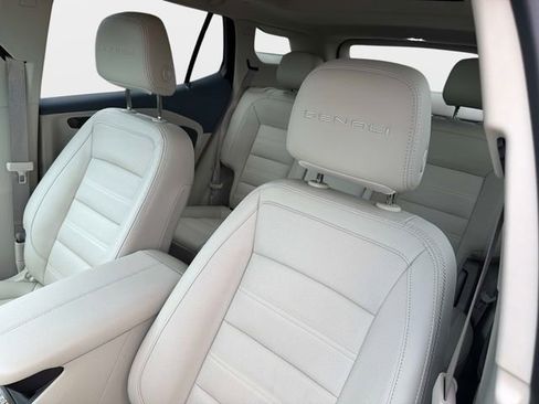 Used 2024 GMC Terrain Denali w/ Denali Premium Package AWD/4WD image 19