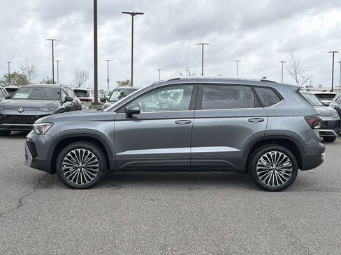 New 2026 Volkswagen Taos SE FWD image 2