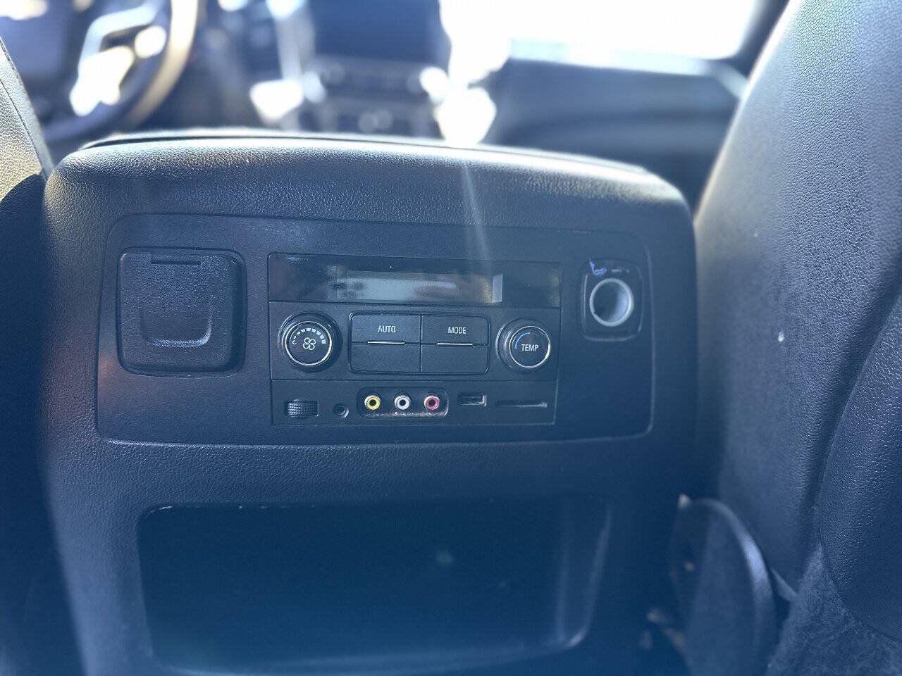 Used 2015 Chevrolet Tahoe LT RWD image 23