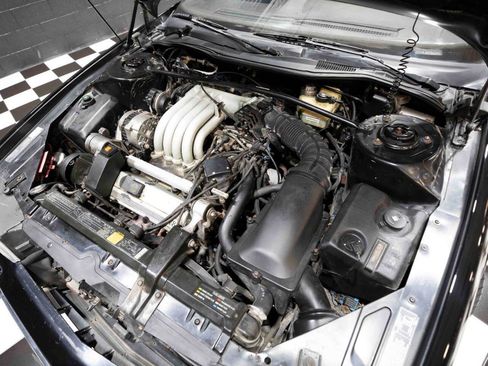 Used 1992 Cadillac Allante FWD image 4