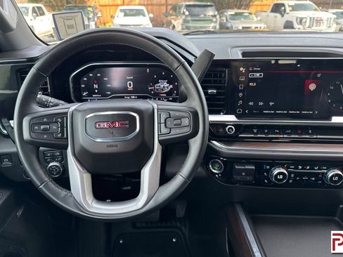 Used 2024 GMC Sierra 3500 SLT w/ SLT Convenience Package AWD/4WD image 17