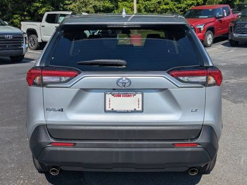 Used 2021 Toyota RAV4 LE FWD image 6