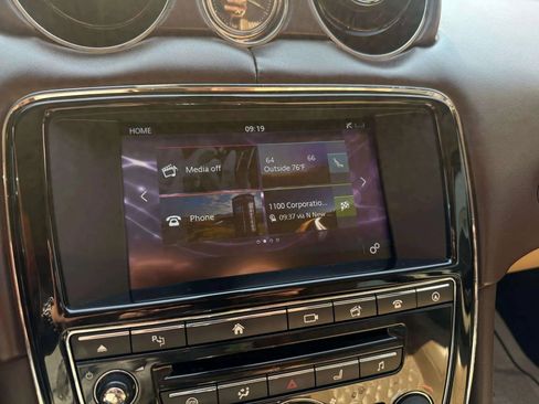 Used 2016 Jaguar XJ L Portfolio image 24