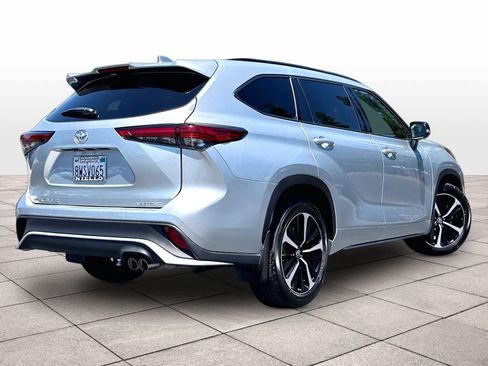 Used 2021 Toyota Highlander XSE AWD/4WD image 16