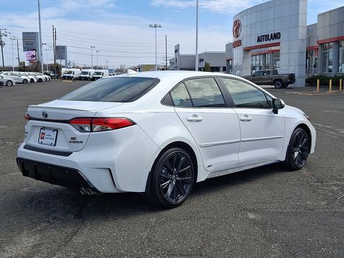 Certified 2023 Toyota Corolla SE w/ SE Package AWD/4WD image 7