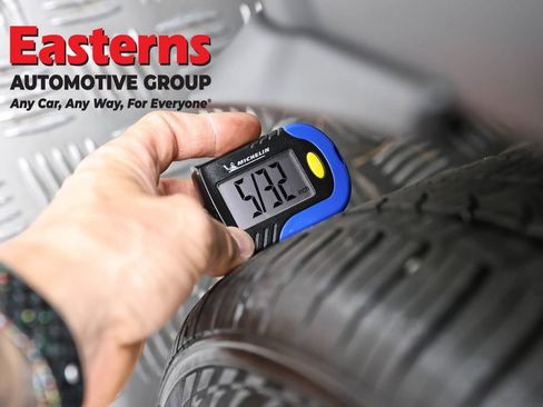 Used 2024 Hyundai Venue Limited FWD image 28