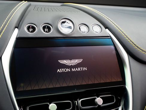 Used 2022 Aston Martin DBX AWD/4WD image 39