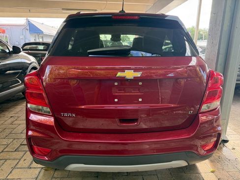 Used 2019 Chevrolet Trax LT w/ LT Convenience Package FWD image 4