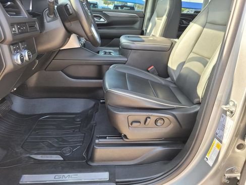 Used 2023 GMC Yukon XL SLT AWD/4WD image 19