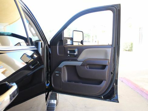 Used 2017 Chevrolet Silverado 2500 LTZ w/ Vortec Plus Package image 28
