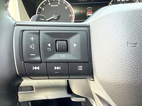 Used 2025 Nissan Rogue SV w/ SV Premium Package FWD image 38