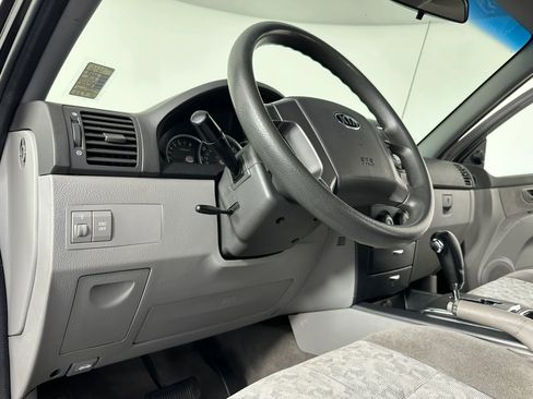 Used 2008 Kia Sorento LX image 33