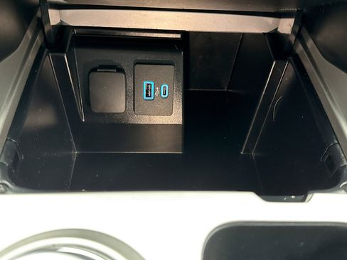 Used 2022 Ford Explorer XLT w/ Equipment Group 202A image 15