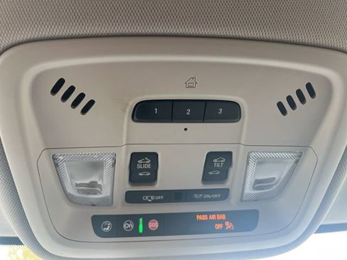 Used 2020 Chevrolet Traverse Premier w/ Redline Edition AWD/4WD image 22