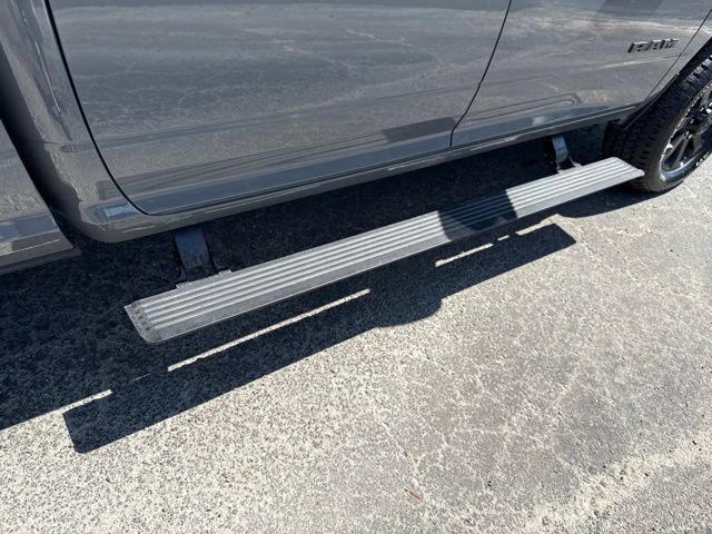 New 2026 RAM 2500 Laramie AWD/4WD image 16