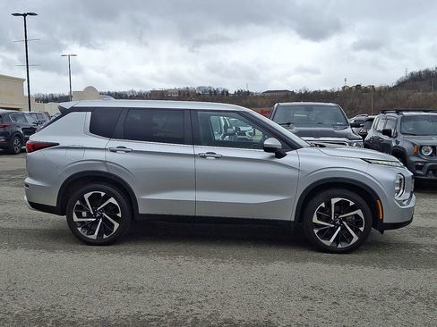 Used 2024 Mitsubishi Outlander SE image 7