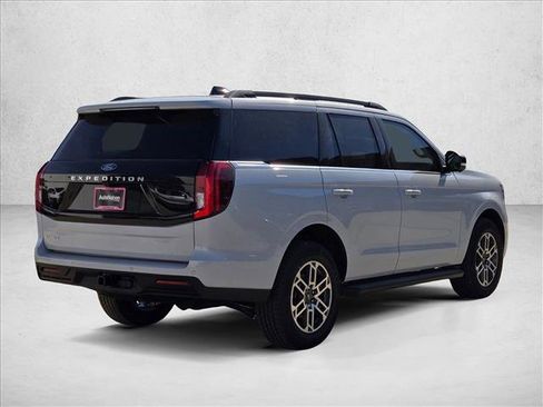 New 2026 Ford Expedition Active image 2