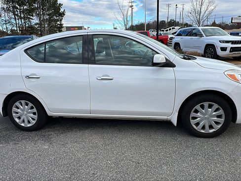 Used 2014 Nissan Versa SV image 7