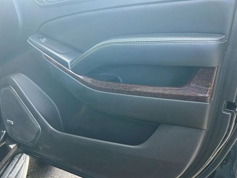 Used 2017 GMC Yukon SLE w/ SLE Value Package image 18