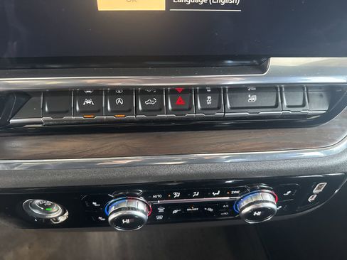 Used 2024 GMC Sierra 1500 SLT AWD/4WD image 33