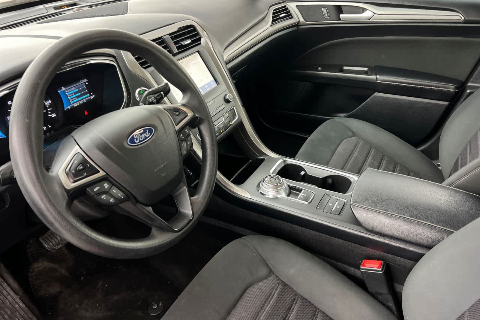 Used 2020 Ford Fusion SE FWD image 13