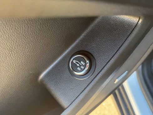 Used 2020 Chevrolet Traverse RS image 12