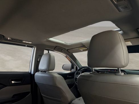 Used 2019 Toyota Highlander XLE FWD image 18
