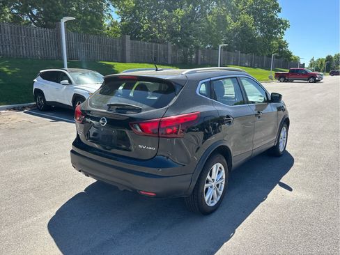 Used 2017 Nissan Rogue Sport SV w/ SV Premium Package AWD/4WD image 4
